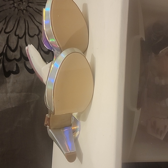 High Heels - Picture 3 of 4